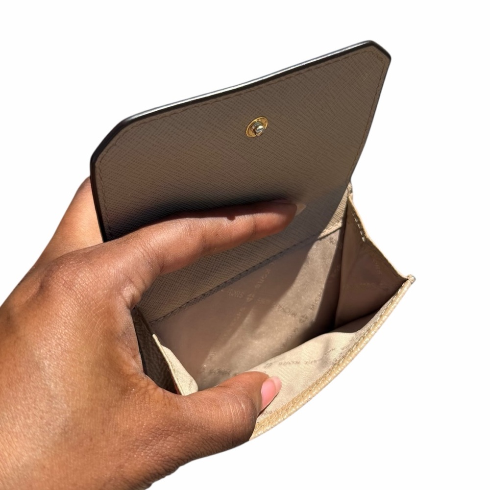 Michael Kors Hayes Trifold Wallet Pebbled Leather Beige Snap Small Compact - Picture 9 of 13